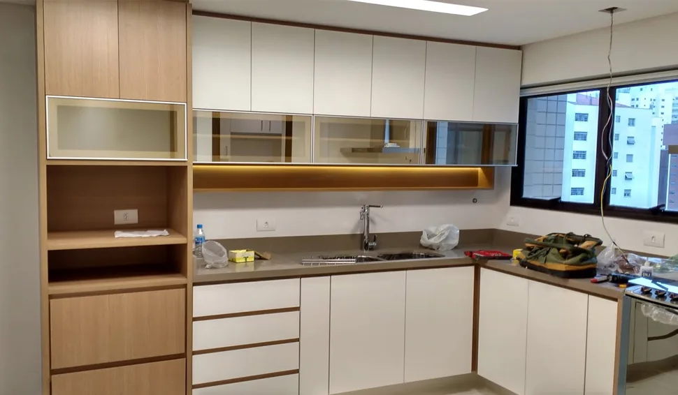 Cozinha completa planejada sob medida em Santos
